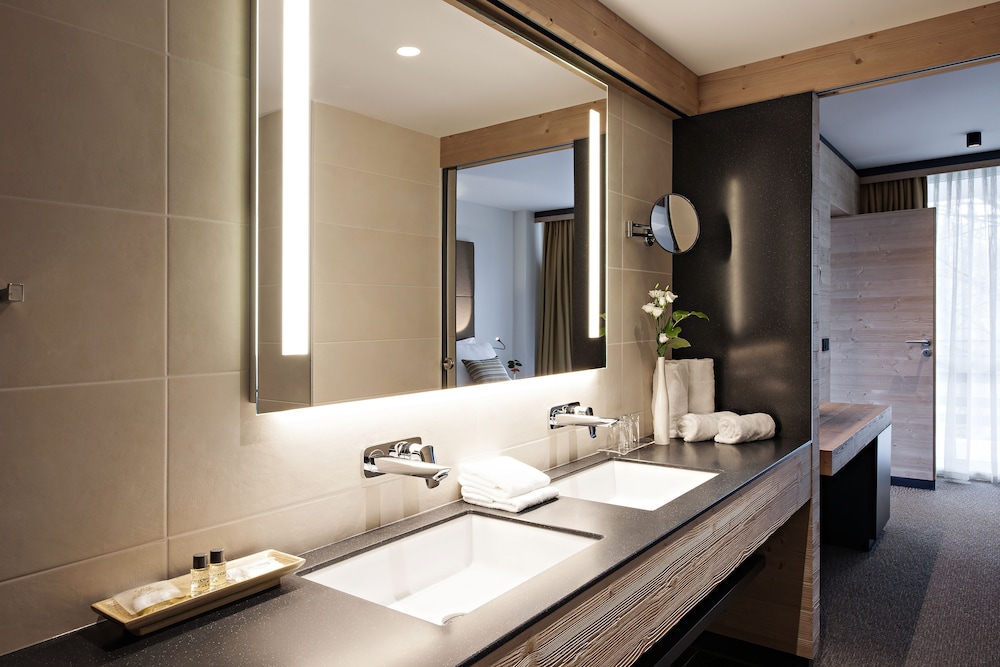 Premium Suite, Balcony, Lake View - Photo 10
