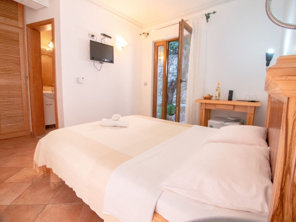 Economy Double Room, Terrace photo 2