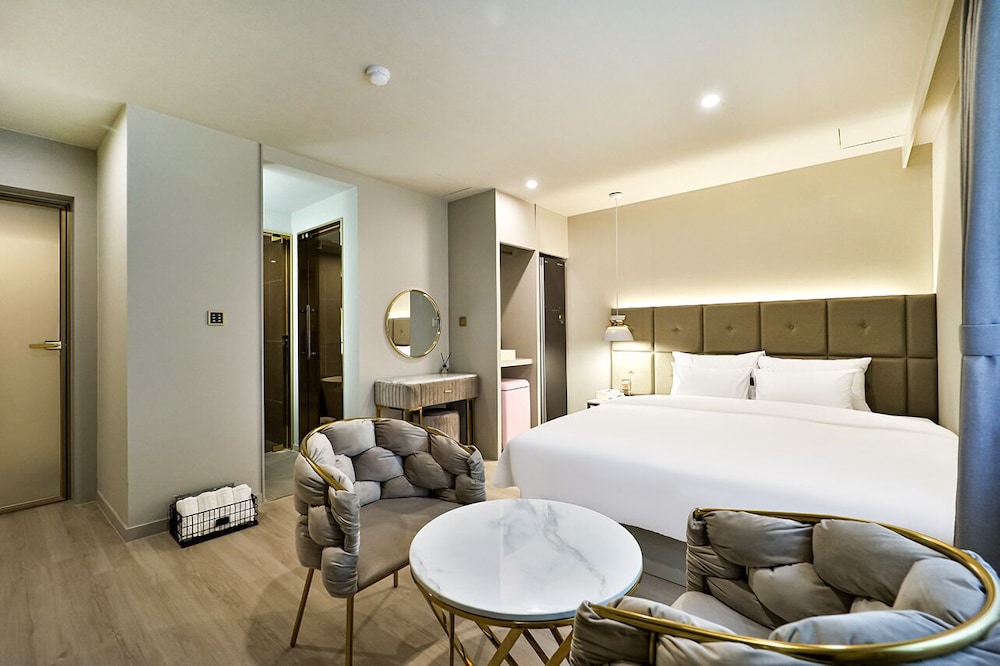 Deluxe Double Room - Photo 5