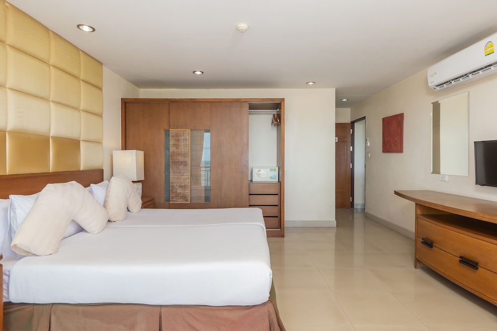 Cabana Suite Gardent view - No Pets Allowed - Photo 9