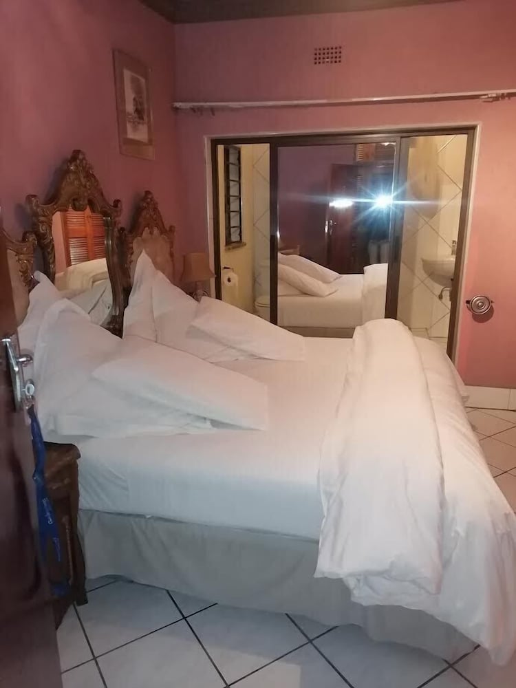Basic Double Room, 1 Bedroom photo 3