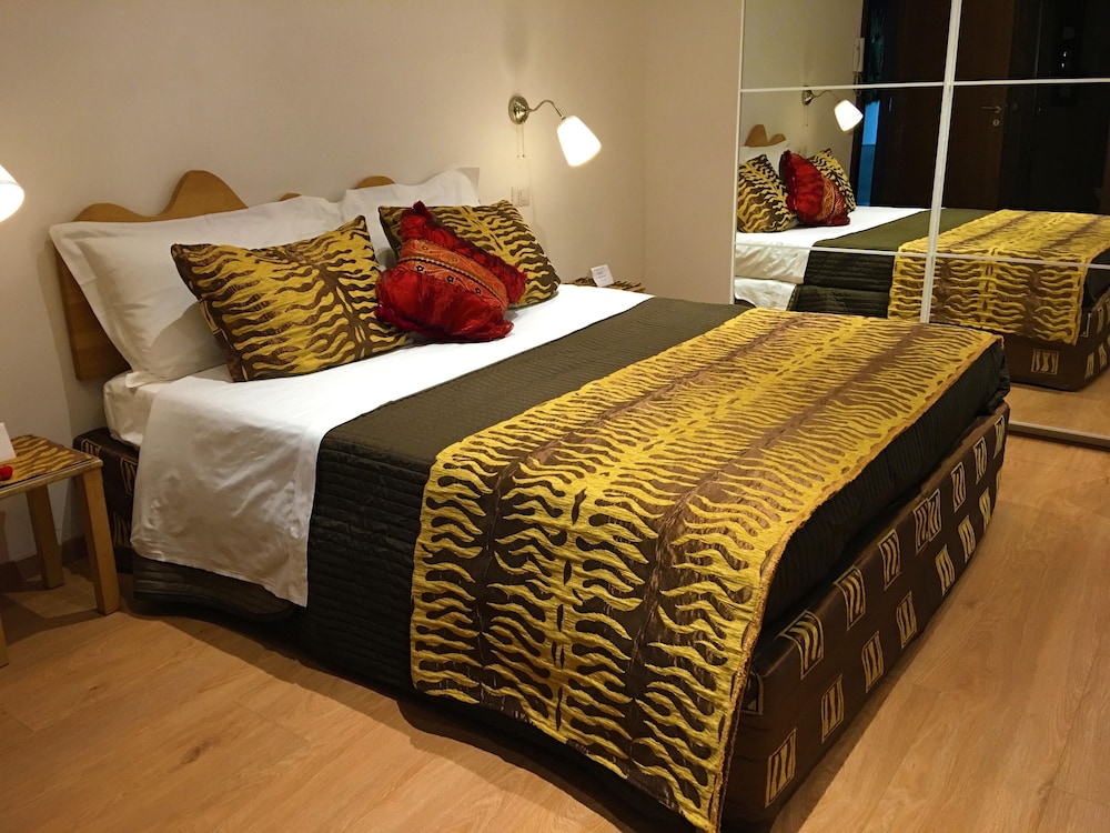 Comfort Room, 1 Queen Bed with Sofa bed, Private Bathroom