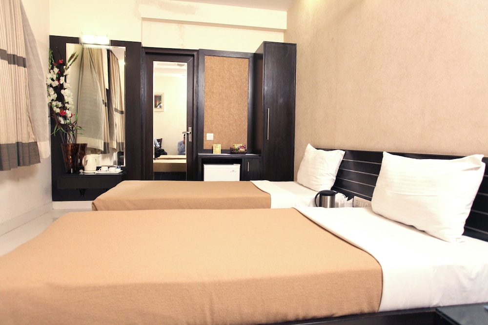 Deluxe Room - Photo 9