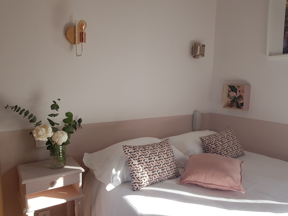 Small Double Room - Photo 2