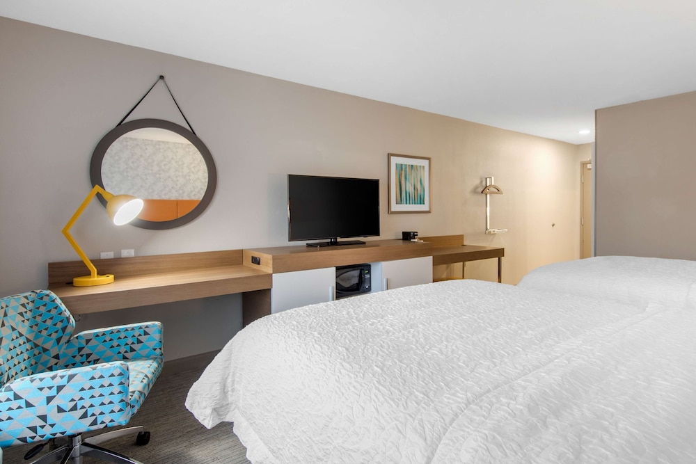 Room, 2 Queen Beds, Refrigerator & Microwave - Photo 3
