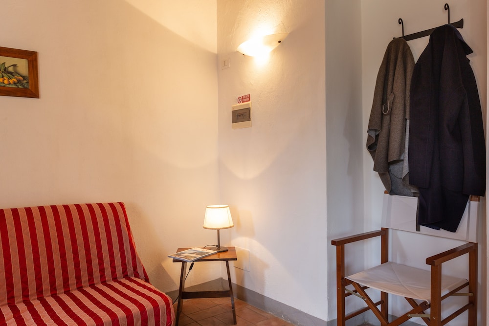Studio, 1 Bedroom photo 1