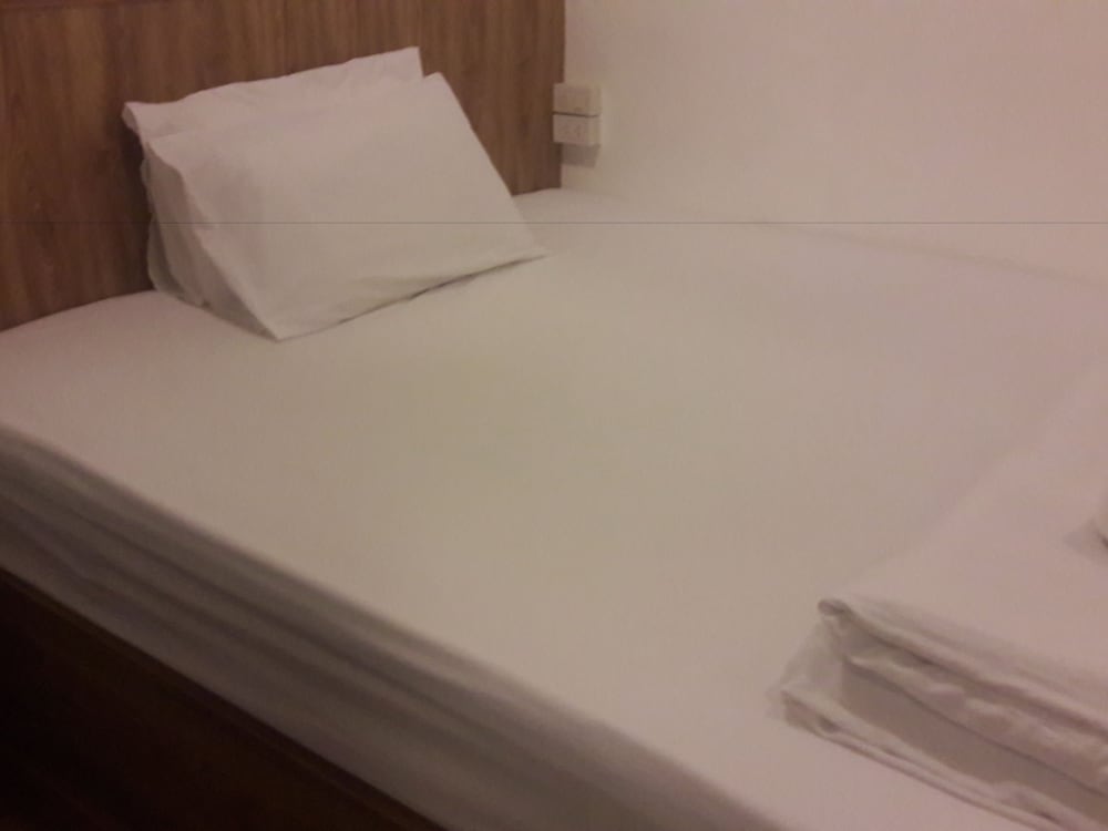 Single Bed Ensuite (6Ft Bed, No Window) photo 1