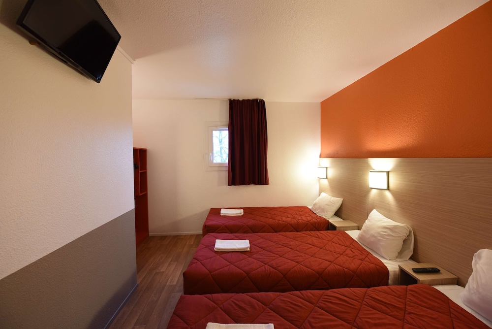 Standard Room, 3 Twin Beds photo 3