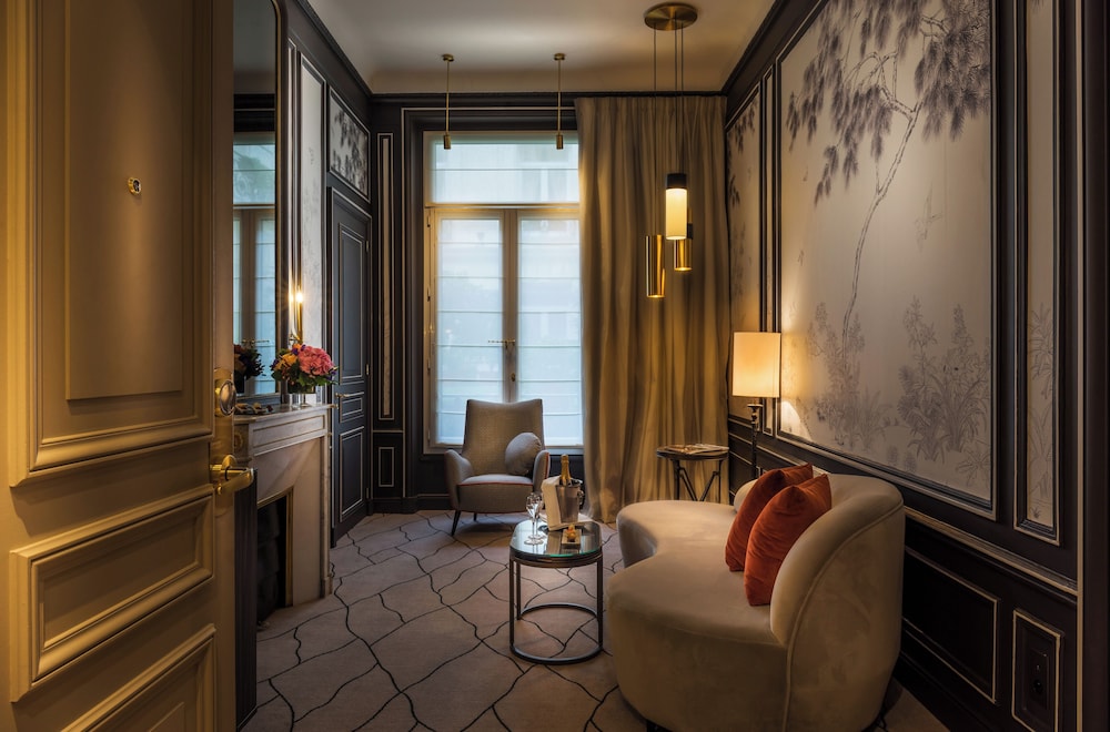 Luxury Suite thumbnail 5