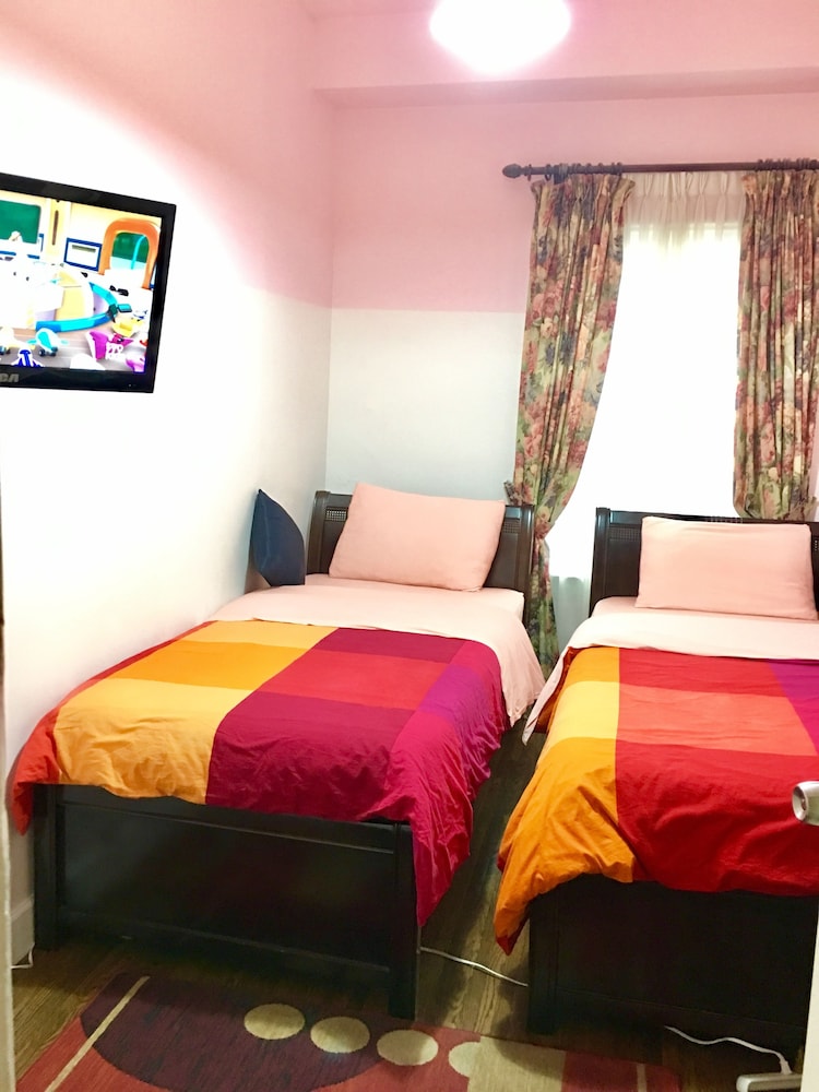 Deluxe Twin Room, 2 Twin Beds, Shared Bathroom