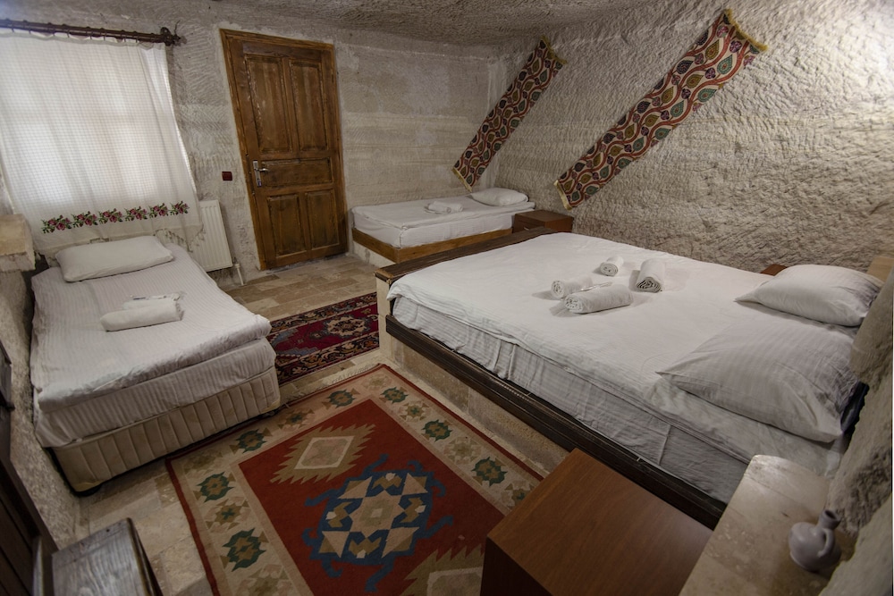 Family Triple Room, 1 Bedroom, Pool View, Garden Area photo 3