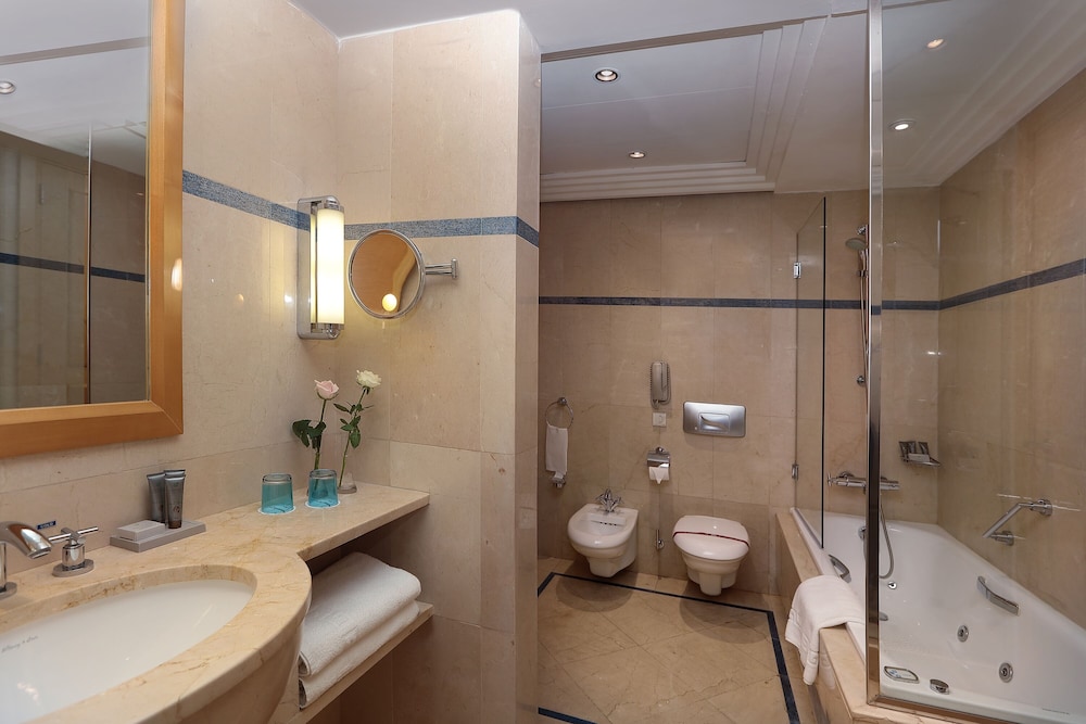 Suite, 1 King Bed (Ambassador) - Photo 6