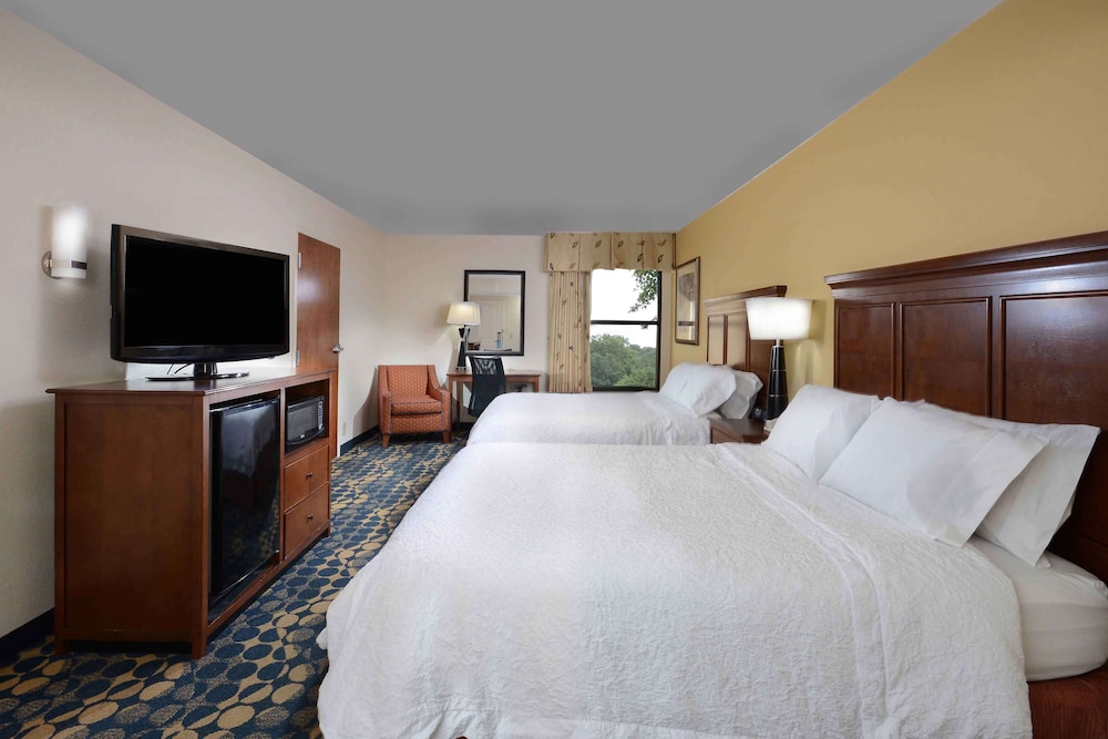 Room, 2 Queen Beds, Accessible, Non Smoking (Bath Tub) - Photo 2