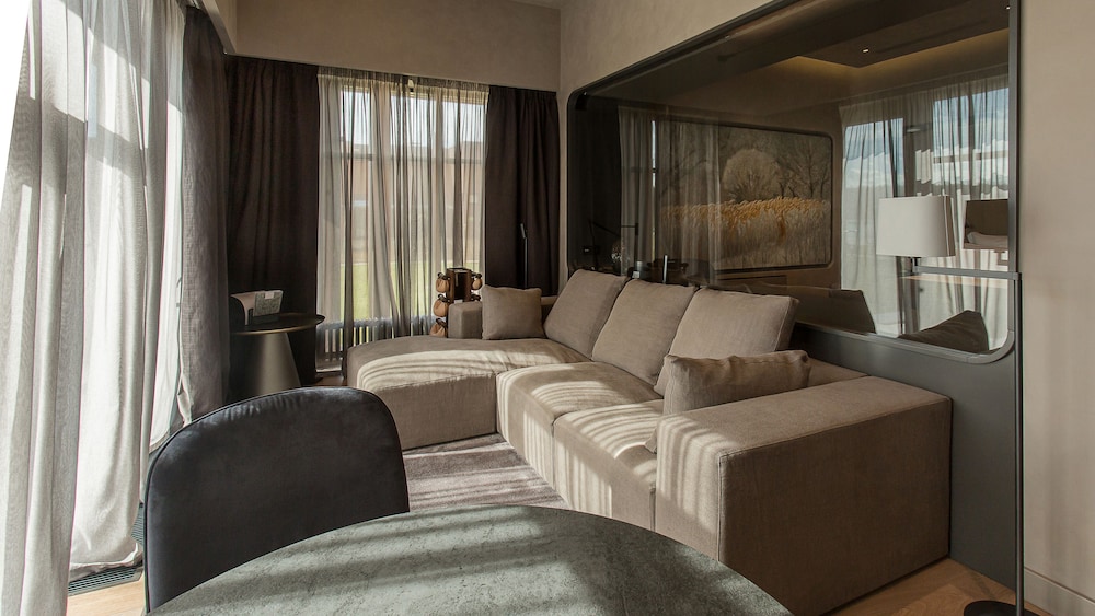 Grand Room photo 3