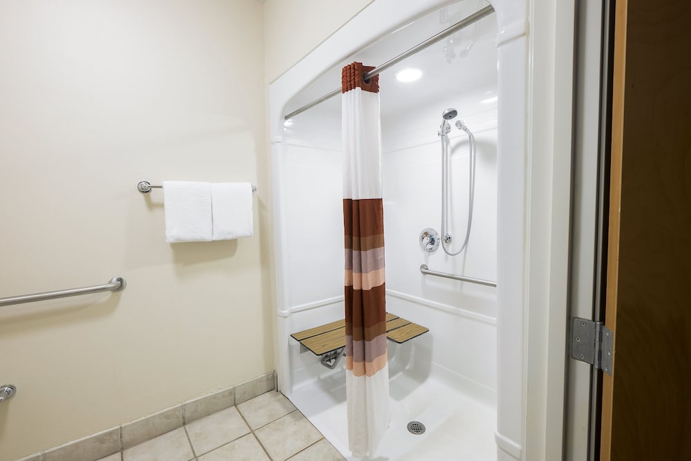 Deluxe Room, 2 Double Beds, Accessible (Roll-In Shower, Smoke Free) - Photo 2