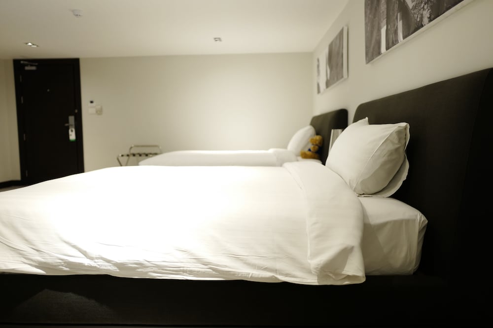 XL Suite with Jacuzzi photo 2