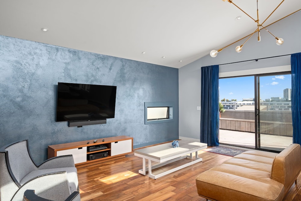 Penthouse (Rooftop) - Photo 1