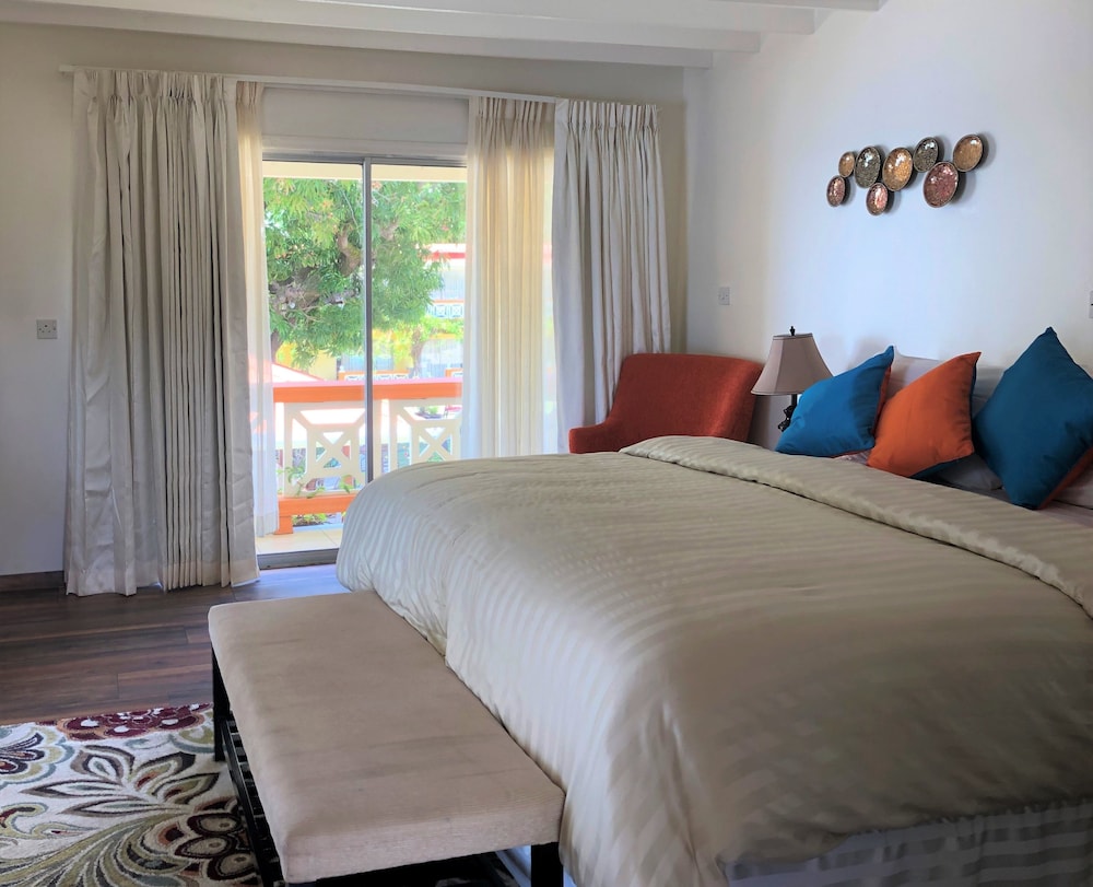 Room, 1 King Bed, Oceanfront photo 1