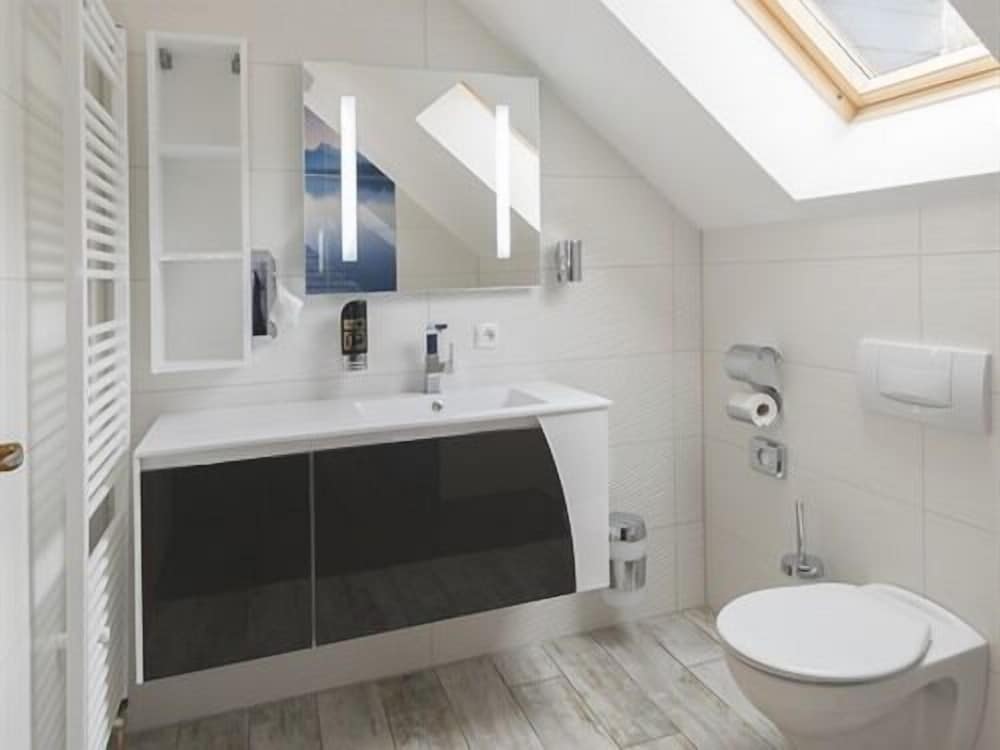 Double Room, Ensuite - Photo 5
