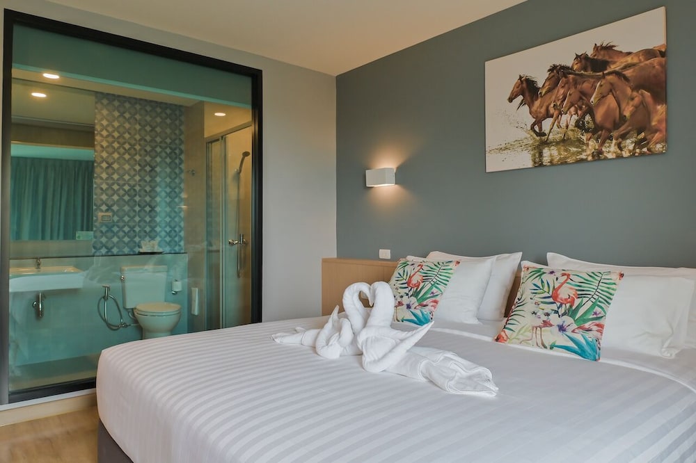 Deluxe Double Room - Photo 11