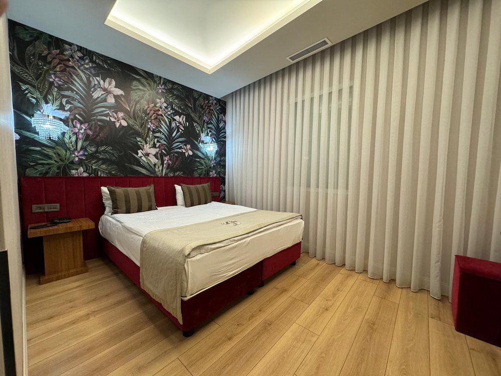 Economy Double or Twin Room, No Windows photo 1