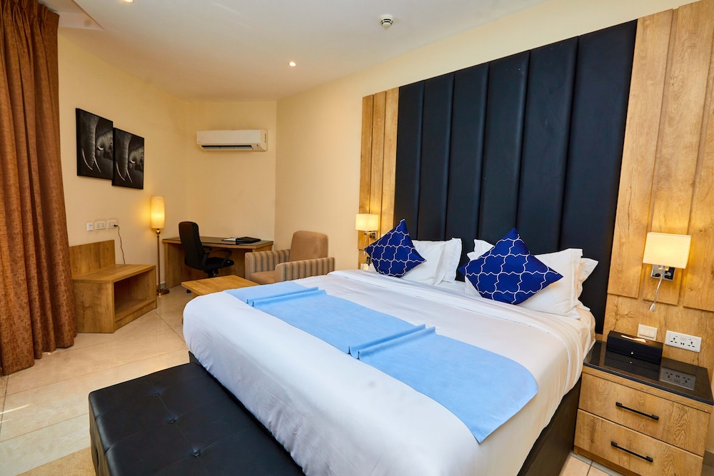 Luxury Twin Room - Photo 12