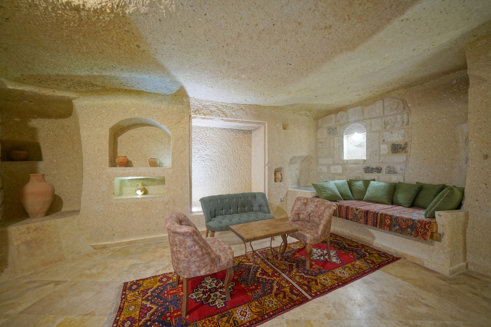 Superior Suite - Photo 21