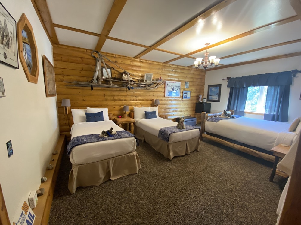 Premium Quadruple Room, Multiple Beds, Jetted Tub, Mountain View photo 1