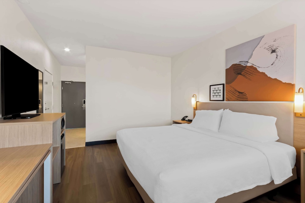 Room, 1 King Bed with Sofa bed (Larger) - Photo 4