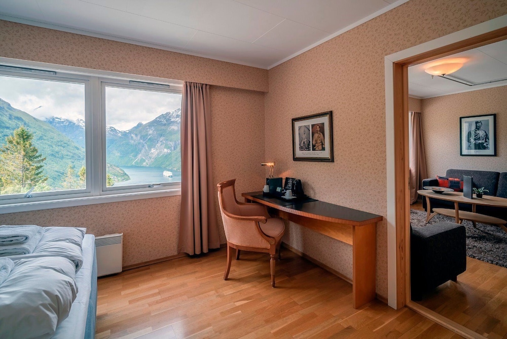 Superior Double Room, 1 King Bed, Sea View photo 3