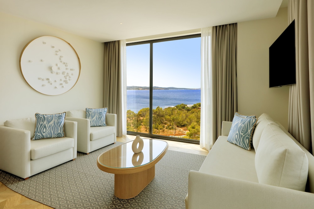 Suite, Sea View (Panoramic) thumbnail 5