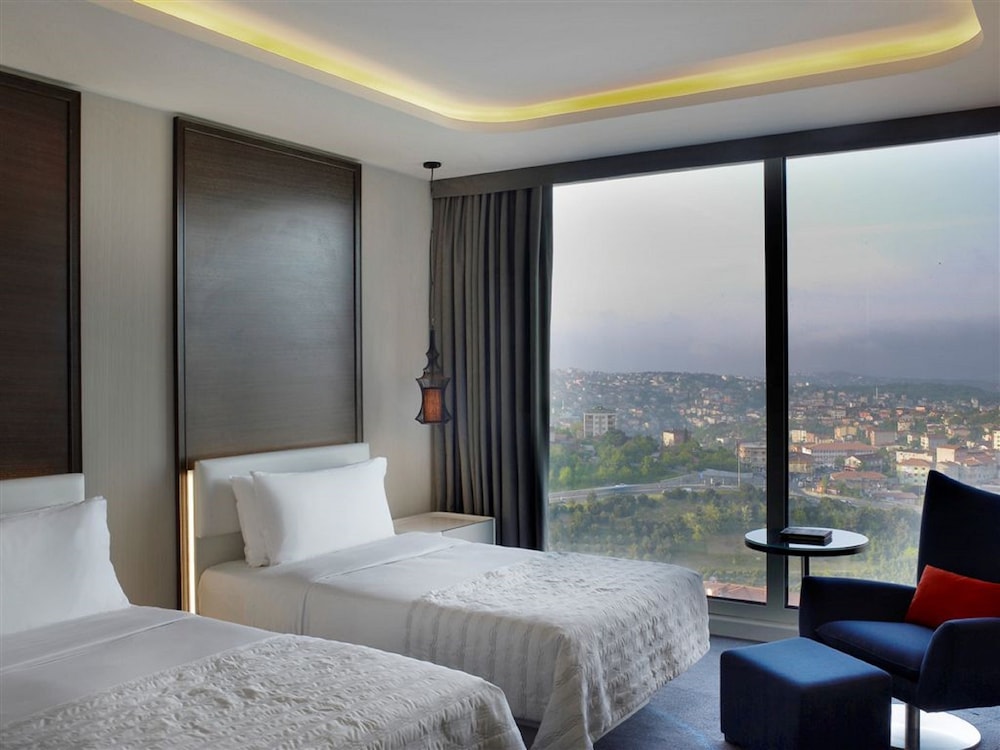 Deluxe Guest room, 2 Twin, City view