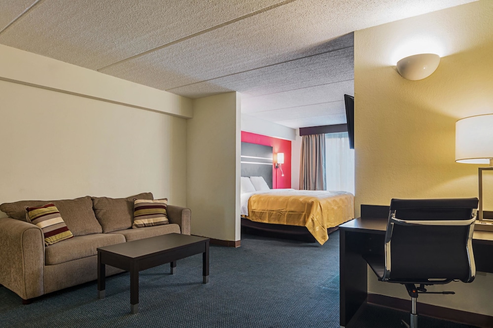 Suite, 1 King Bed with Sofa bed, Accessible, Non Smoking - Photo 3