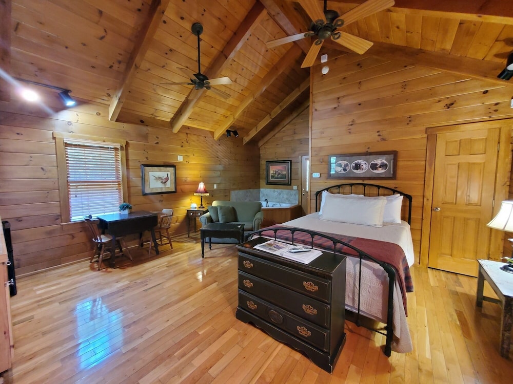 Cabin, 1 Queen Bed (295: Trails End) photo 2