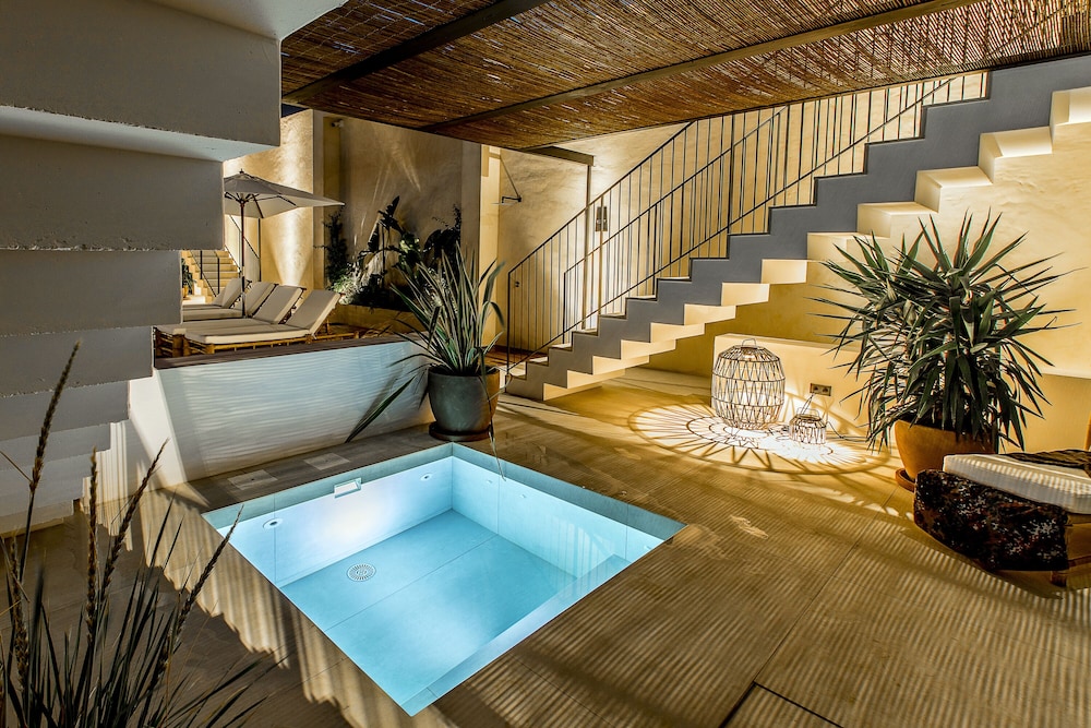 Superior Suite, Hot Tub photo 2