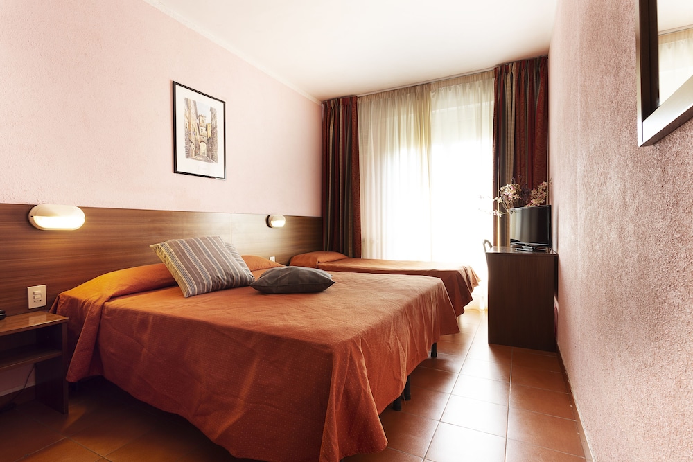 Double or Twin Room photo 3