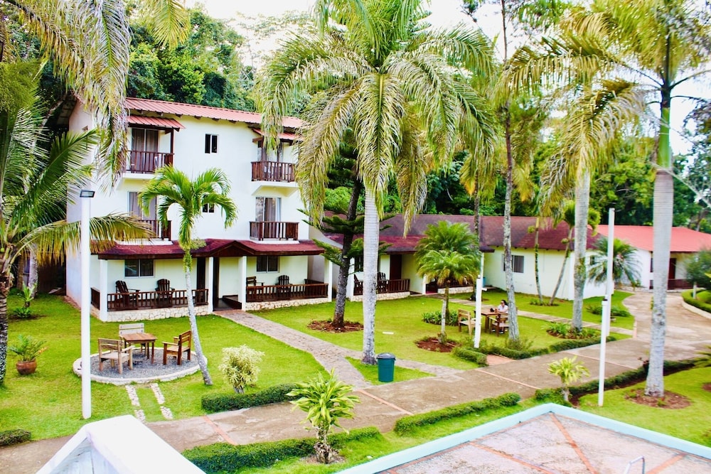 Room, 2 Queen Beds, Balcony, Pool View photo 3