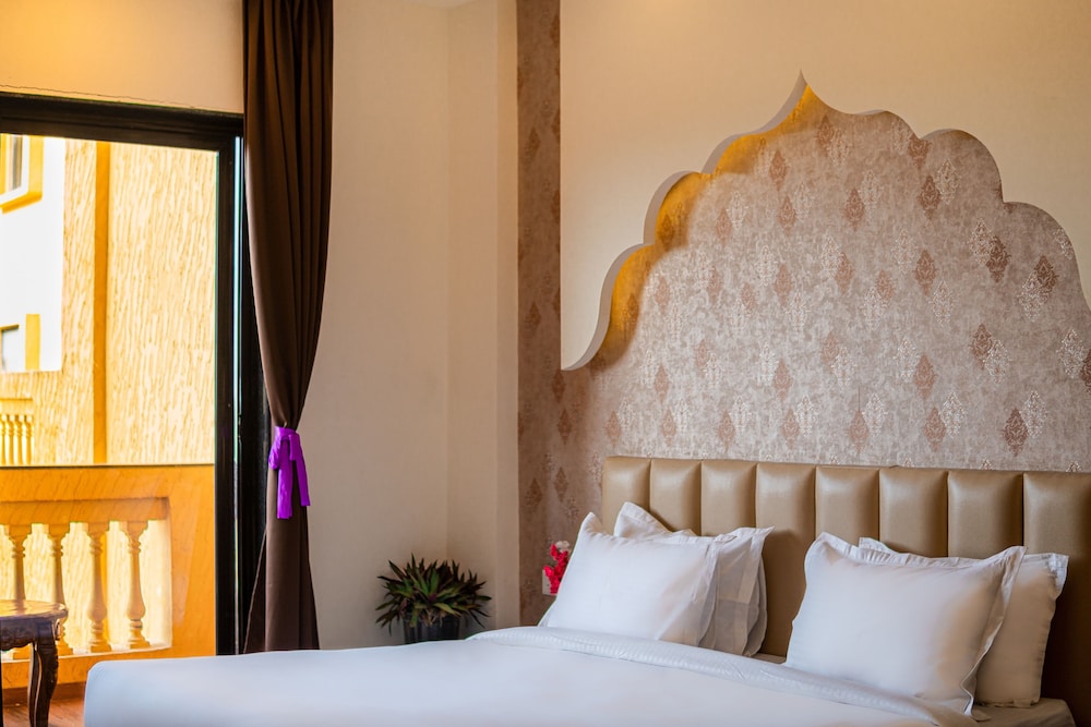 Deluxe Room - Photo 10