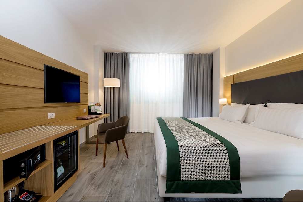 Premium Room - Photo 8