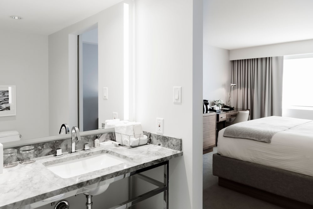 Classic Room, 1 King Bed, City View - Photo 8