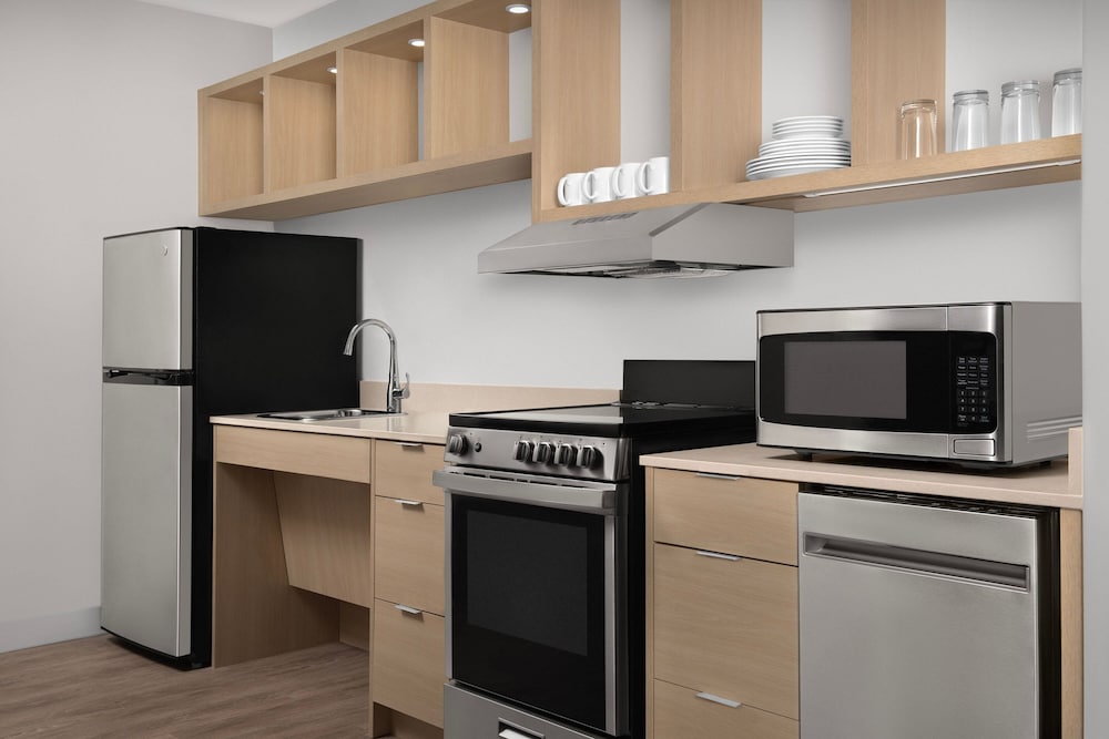 Suite, 1 Bedroom - Photo 11