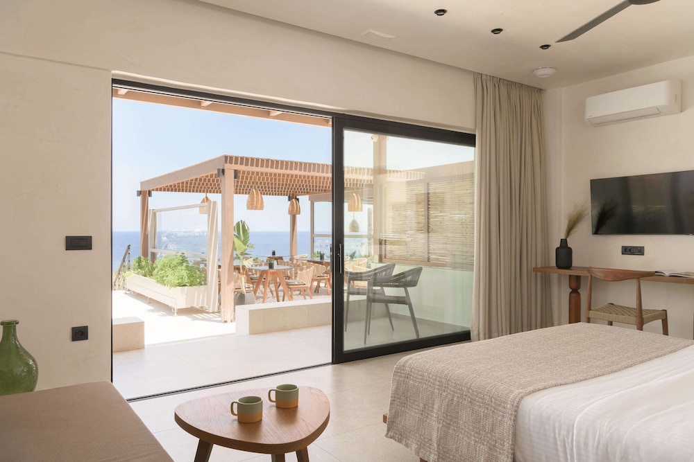 Superior Open Plan Apartment- Sea View - Photo 12
