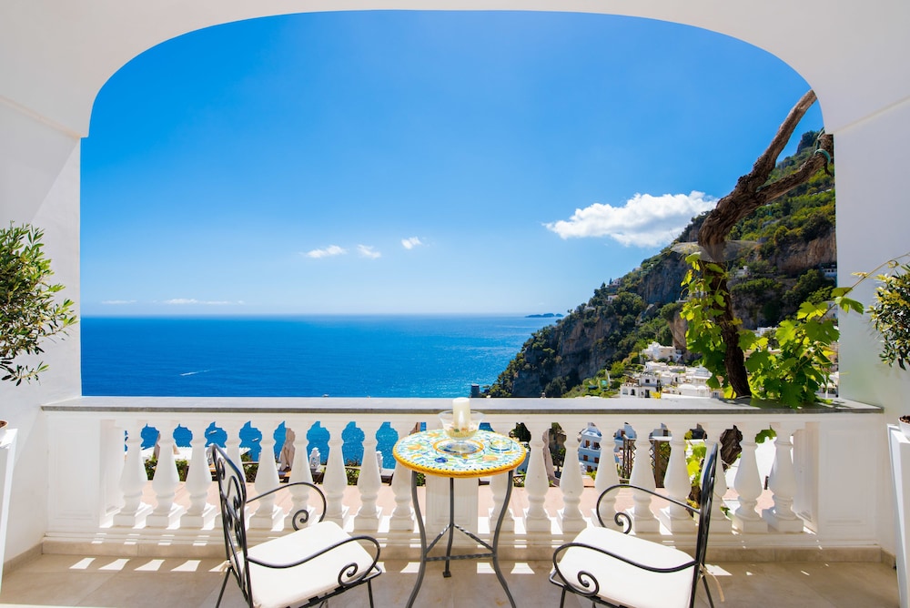 Honeymoon Suite, 1 King Bed, Sea View photo 1