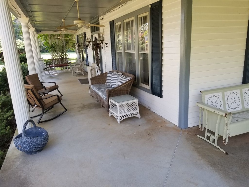 Chalet, Multiple Beds (7 BR Manor Near Appomattox and Lynchb) photo 2