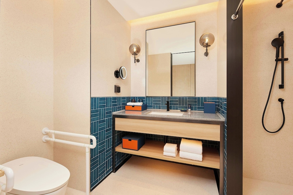 Superior Room, 1 King Bed, City View