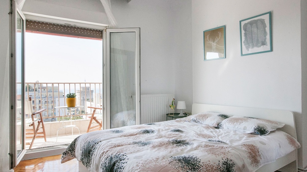 Apartment, Sea View (Chapter I)