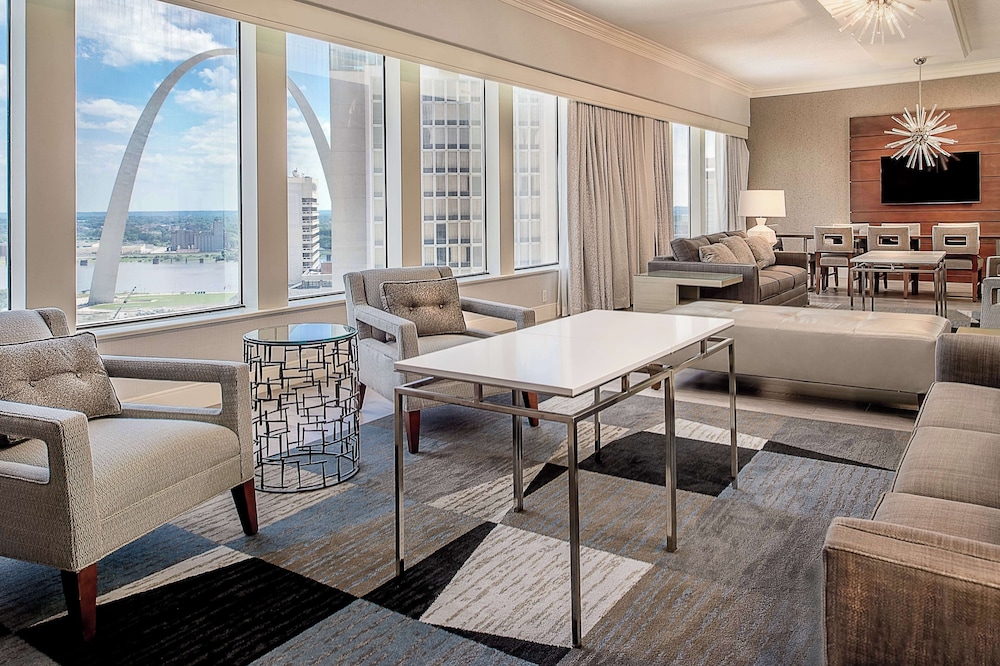 Room, Executive Level (Parlor) photo 1