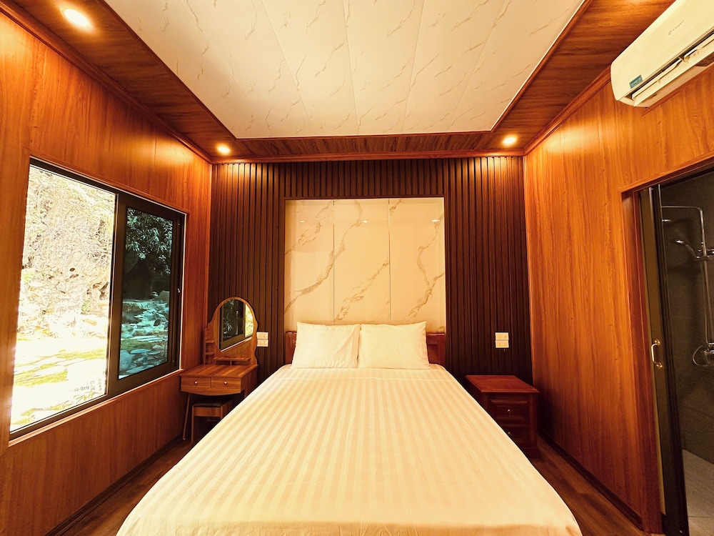 Superior Bungalow - Photo 2
