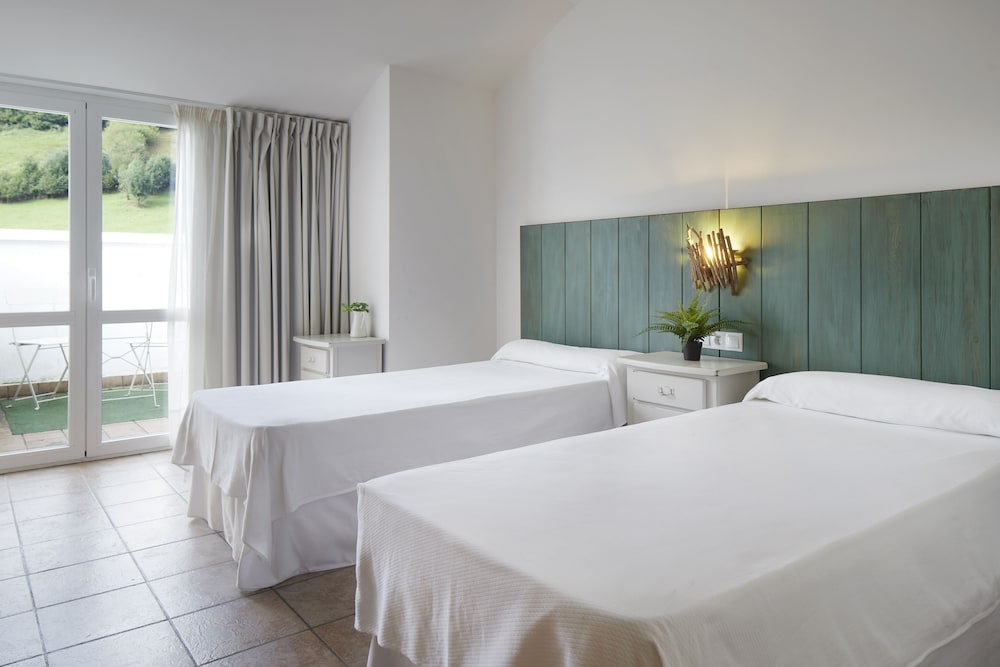 Twin Room - Photo 1