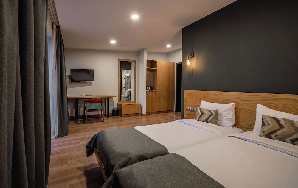 Standard Double Room Back View - Photo 3